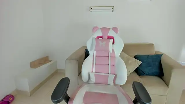 Charlotte cowell sub1  online show from September 23, 2025, 4:43 pm