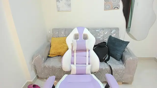 Charlotte cowell sub1  online show from September 29, 2025, 3:17 pm