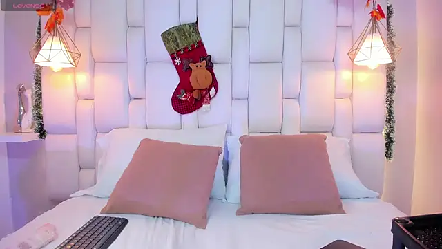 Snapshot of AslyGomez chatting on December 20, 2024, 11:43 am AslyGomez online show from December 20, 2024, 11:43 am