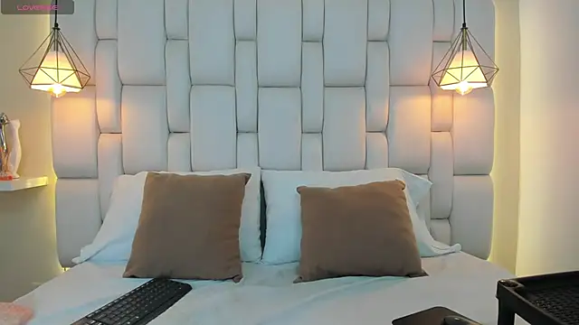 Snapshot of AslyGomez chatting on February 13, 2025, 11:28 am AslyGomez online show from February 13, 2025, 11:28 am