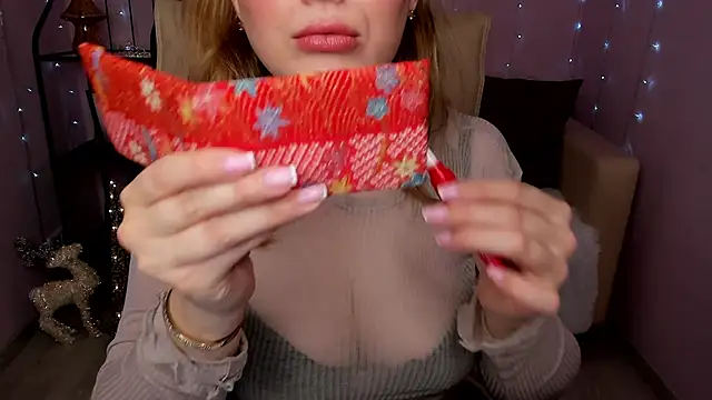 Snapshot of Helens_love chatting on December 10, 2024, 1:22 am Helens love online show from December 10, 2024, 1:22 am