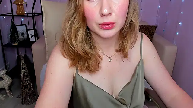 Snapshot of Helens_love chatting on December 15, 2024, 5:34 am Helens love online show from December 15, 2024, 5:34 am