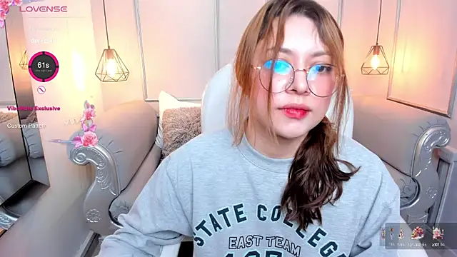 Lanna18 online show from December 29, 2024, 3:13 pm