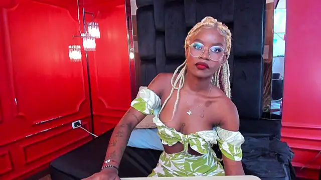 amber-hill online show from September 26, 2025, 5:06 pm