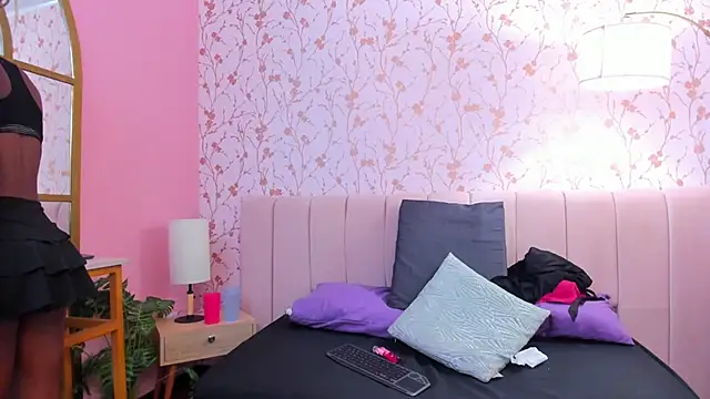 amber-hill online show from October 1, 2025, 7:09 pm