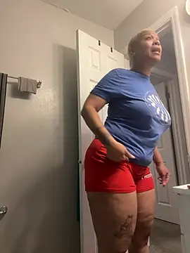 Snapshot of SexyHoneyRedd chatting on June 9, 2026, 9:43 am SexyHoneyRedd online show from June 9, 2026, 9:43 am