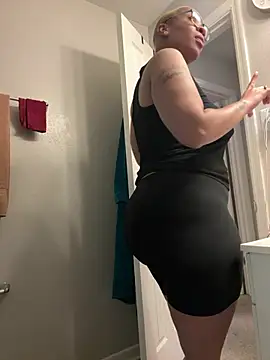 Snapshot of SexyHoneyRedd chatting on June 22, 2026, 8:44 am SexyHoneyRedd online show from June 22, 2026, 8:44 am