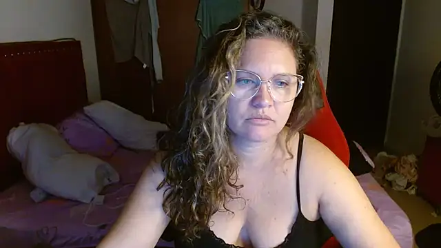 helenca43 online show from December 3, 2025, 9:07 am