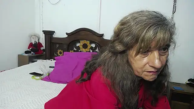 Snapshot of DominaLeona chatting on January 29, 2025, 10:32 pm DominaLeona online show from January 29, 2025, 10:32 pm