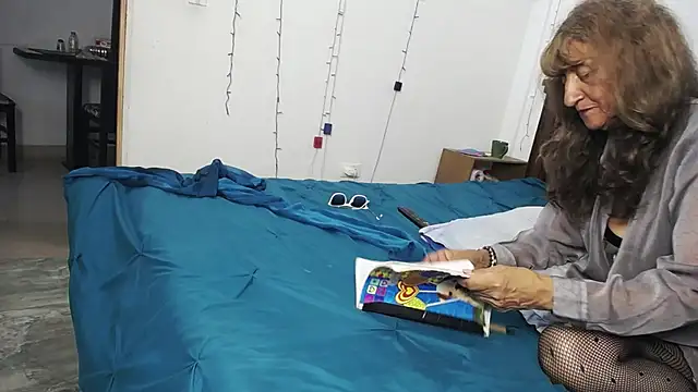 Snapshot of DominaLeona chatting on February 15, 2025, 7:50 pm DominaLeona online show from February 15, 2025, 7:50 pm