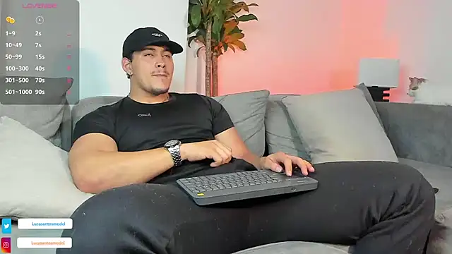 lucasanto  online show from February 12, 2025, 4:23 am