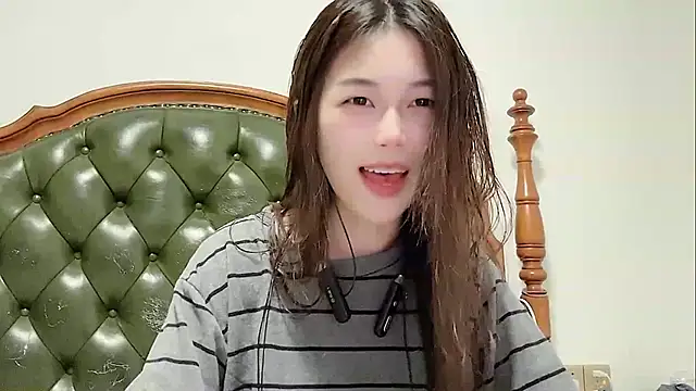 Sweet-Angel999 online show from April 13, 2026, 4:45 pm