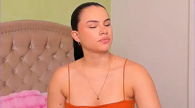 Luciluu20 online show from February 21, 2025, 10:15 pm