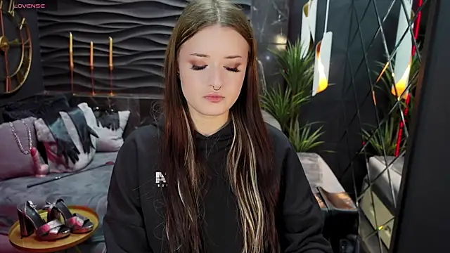 Lily Moonlight online show from February 19, 2025, 2:01 pm