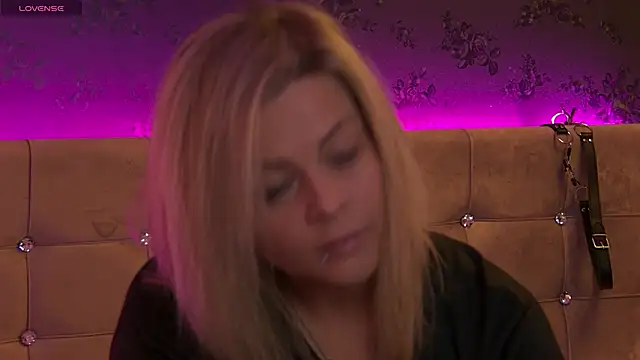 ZoeMesmerize online show from November 6, 2025, 11:00 am