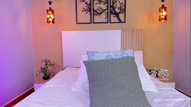 CamilleLynn online show from December 23, 2024, 5:49 am