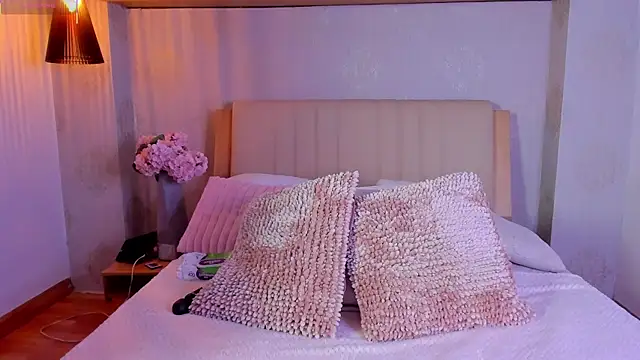 CamilleLynn online show from November 7, 2025, 1:49 am