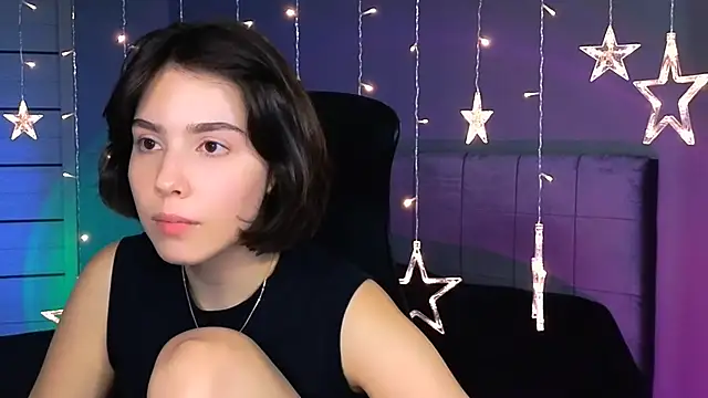 Stacy Gonzales  online show from October 22, 2025, 12:27 pm