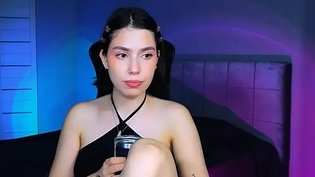 Stacy Gonzales  online show from November 18, 2025, 9:58 am