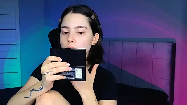 Stacy Gonzales  online show from December 17, 2025, 7:25 am