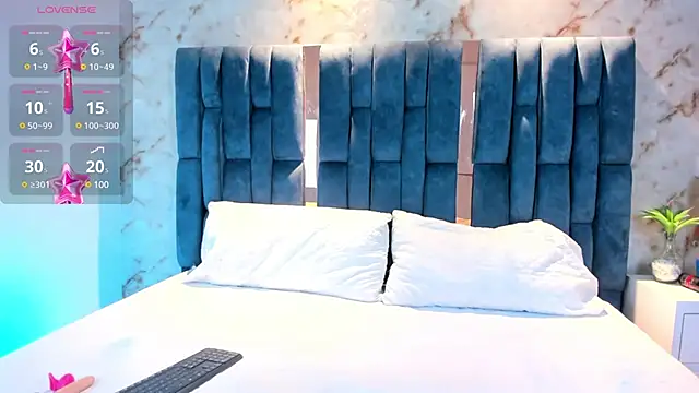 Snapshot of RoseTaylor__ chatting on January 29, 2025, 5:19 am RoseTaylor online show from January 29, 2025, 5:19 am