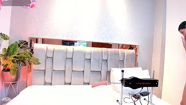 Snapshot of RoseTaylor__ chatting on September 24, 2025, 5:22 am RoseTaylor online show from September 24, 2025, 5:22 am