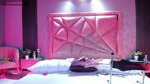 Snapshot of RoseTaylor__ chatting on October 7, 2025, 5:59 am RoseTaylor online show from October 7, 2025, 5:59 am