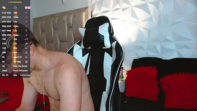 santyago taylor online show from December 4, 2024, 7:56 pm