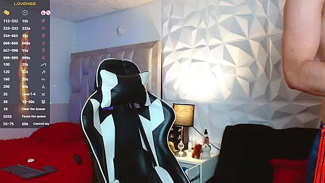 santyago taylor online show from December 8, 2024, 9:08 pm