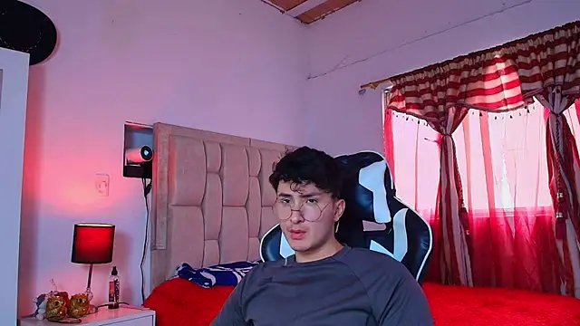 santyago taylor online show from December 18, 2024, 6:25 pm