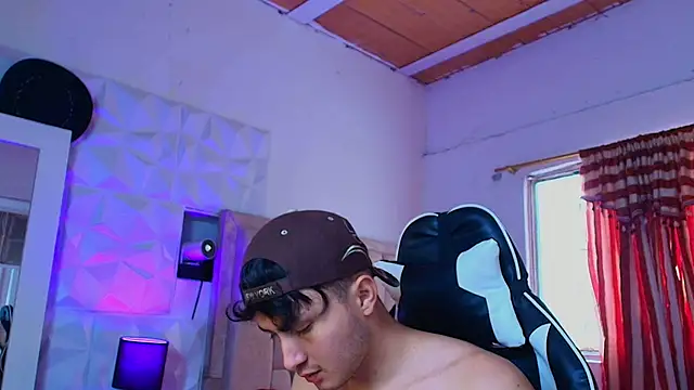 santyago taylor online show from December 21, 2024, 3:09 pm