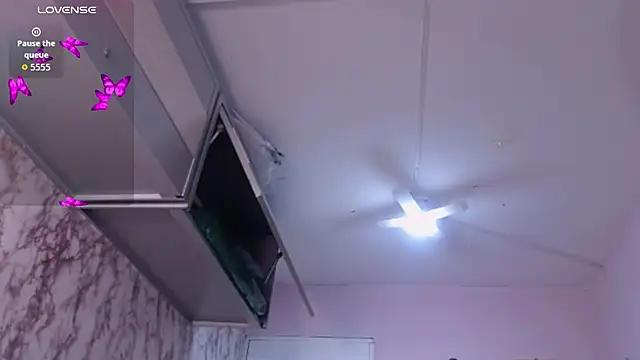 cristal horny19 online show from October 2, 2025, 3:13 am