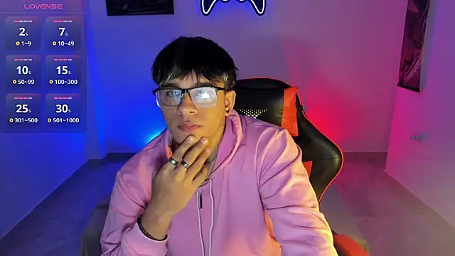 LuciferM Star online show from November 6, 2025, 2:34 am