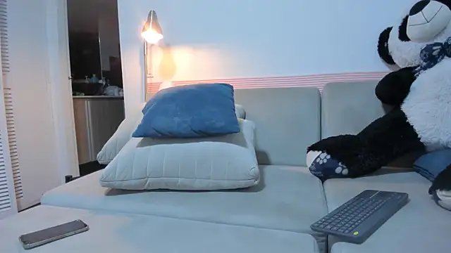 kitty miaa online show from February 6, 2026, 4:28 am