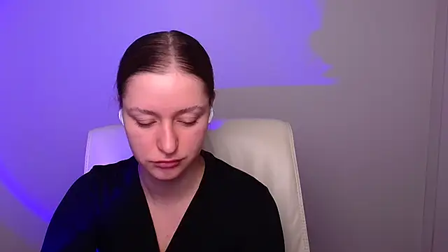 Snapshot of Fantasy_July chatting on December 2, 2024, 9:35 am Fantasy July online show from December 2, 2024, 9:35 am