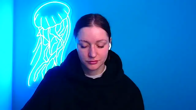 Snapshot of Fantasy_July chatting on December 15, 2024, 9:45 am Fantasy July online show from December 15, 2024, 9:45 am