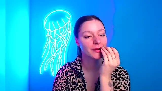 Snapshot of Fantasy_July chatting on December 18, 2024, 7:04 am Fantasy July online show from December 18, 2024, 7:04 am