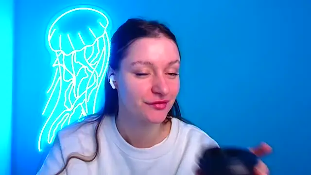 Snapshot of Fantasy_July chatting on December 19, 2024, 6:56 am Fantasy July online show from December 19, 2024, 6:56 am