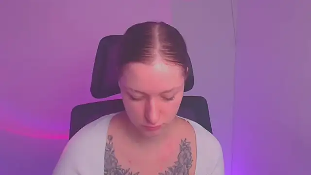 Snapshot of Fantasy_July chatting on December 21, 2024, 9:33 am Fantasy July online show from December 21, 2024, 9:33 am