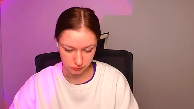 Snapshot of Fantasy_July chatting on December 23, 2024, 9:49 am Fantasy July online show from December 23, 2024, 9:49 am