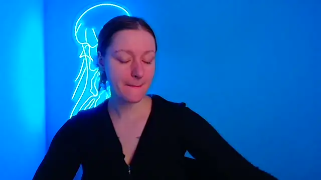 Snapshot of Fantasy_July chatting on January 15, 2025, 6:54 am Fantasy July online show from January 15, 2025, 6:54 am