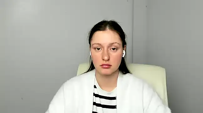 Snapshot of Fantasy_July chatting on February 8, 2025, 12:39 pm Fantasy July online show from February 8, 2025, 12:39 pm