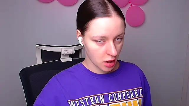 Snapshot of Fantasy_July chatting on March 5, 2025, 6:44 am Fantasy July online show from March 5, 2025, 6:44 am