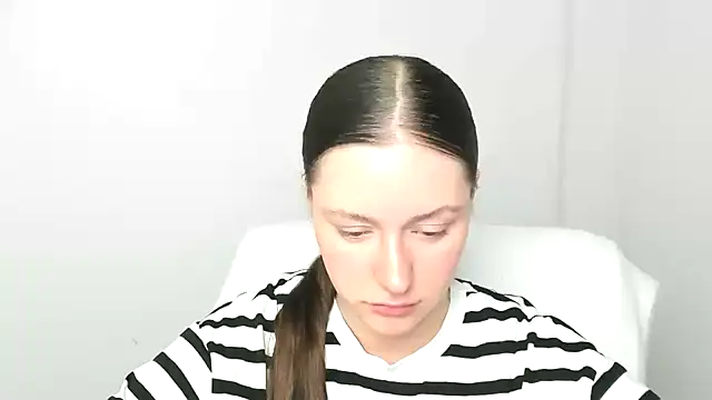 Snapshot of Fantasy_July chatting on March 19, 2025, 9:49 am Fantasy July online show from March 19, 2025, 9:49 am