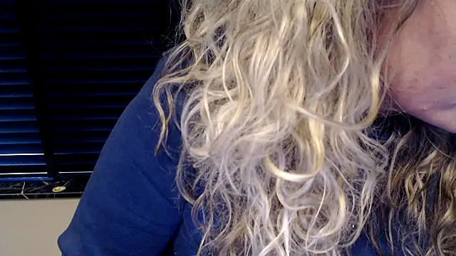 JenniLowen online show from February 10, 2025, 1:55 pm