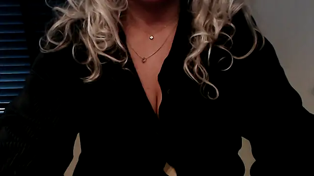 JenniLowen online show from October 12, 2025, 12:04 pm