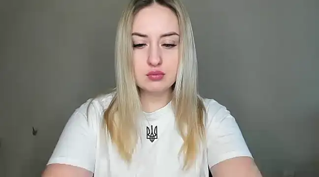 KennaJamess8 online show from February 24, 2025, 12:59 pm