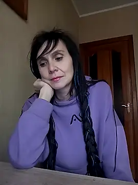 Francenia lolis online show from December 5, 2025, 11:08 am