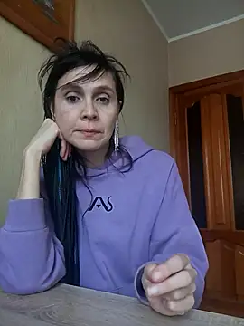 Francenia lolis online show from February 28, 2026, 8:26 am