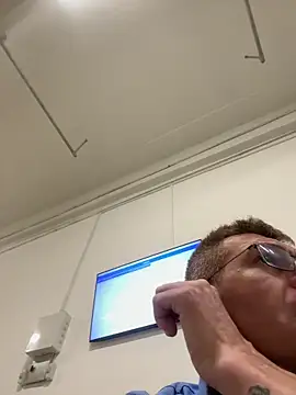 adrian90bi11 online show from April 23, 2026, 4:35 am